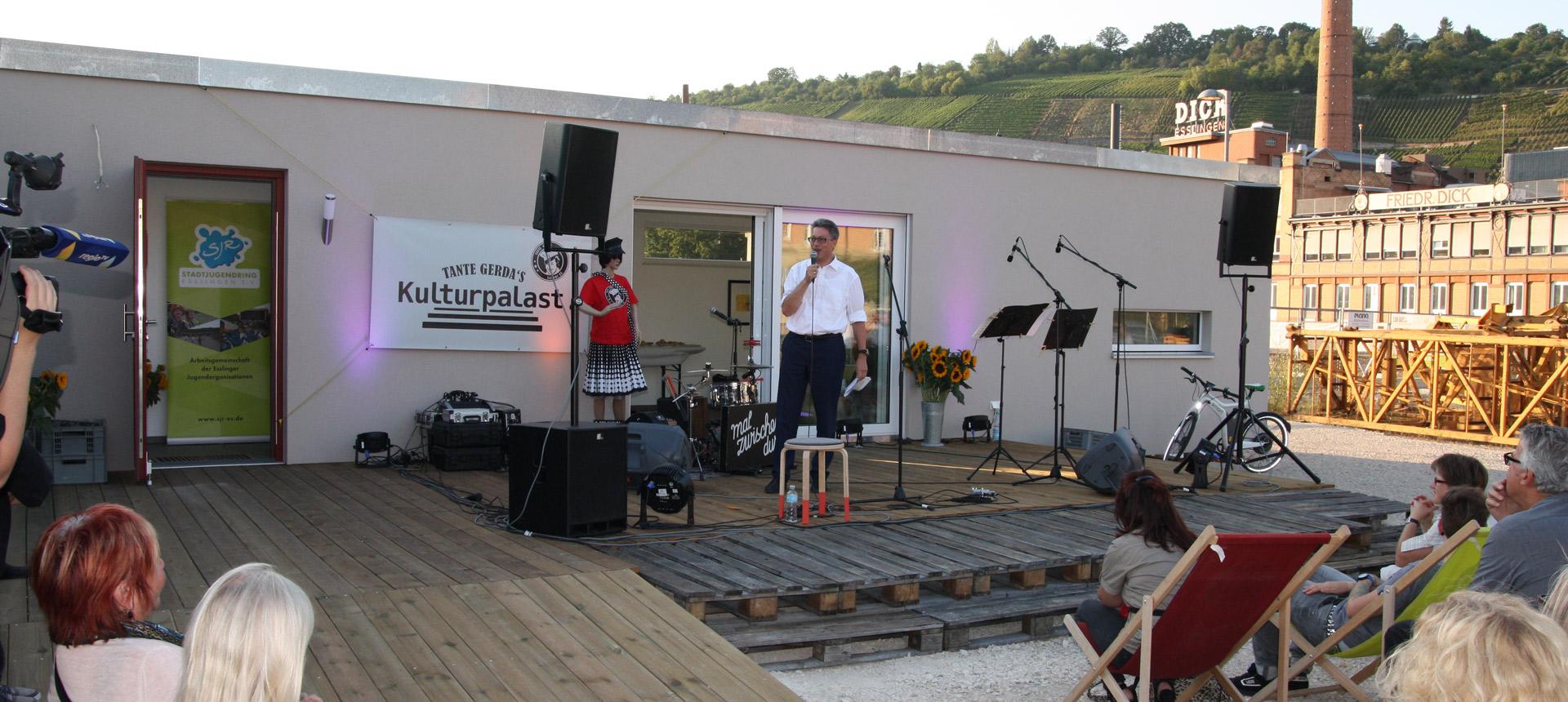 Viele Besucher bei der Eröffnung des Kulturpalasts in Esslingen 