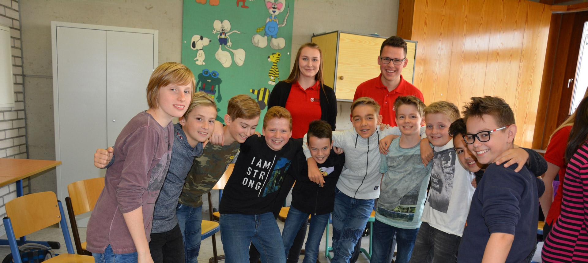 Schwörer-Azubis als Umweltbotschaftler unterwegs Schwörer-Azubis als Umweltbotschafter gegen Insektensterben