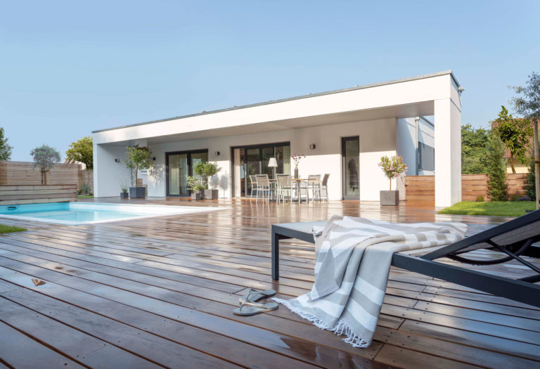 Flachdach Bungalow Pool