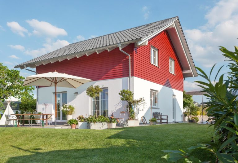 Landhaus Holzfassade rot