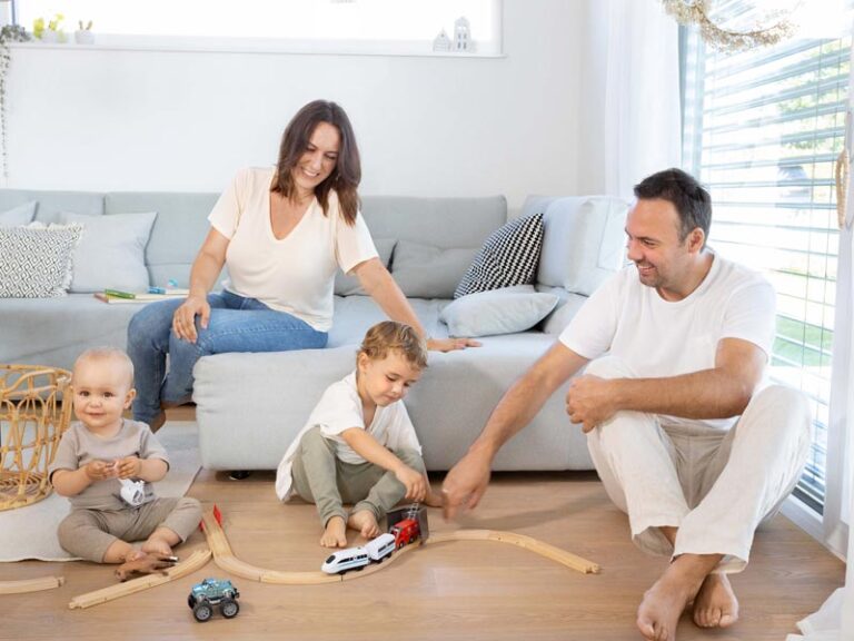 Wohngesundheit Familie im Haus