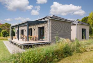 Zwei Wohnmodule als Bungalow kombiniert