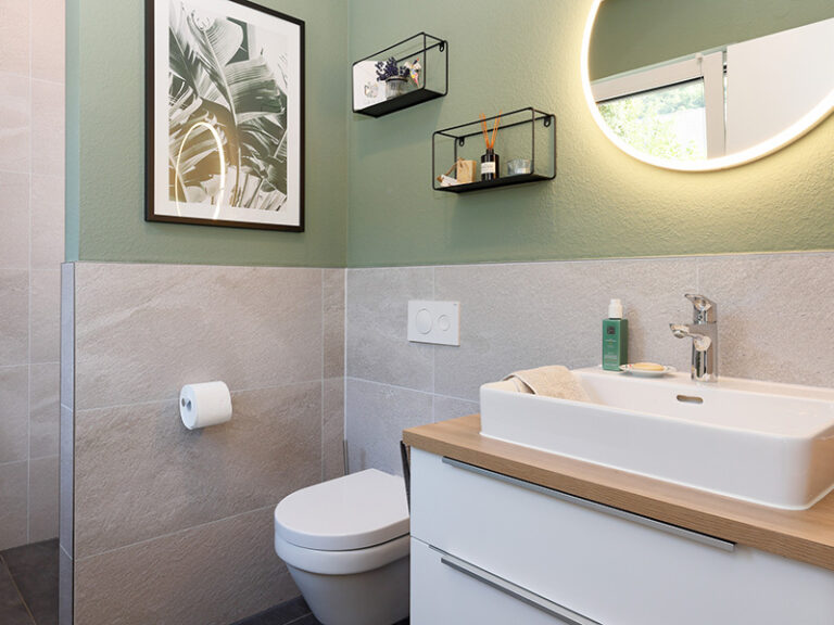 Harmonisches Badezimmer mit Grüntönen