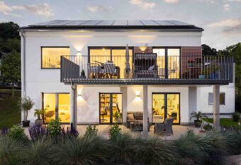 Moderne-Villa-in-Hanglage