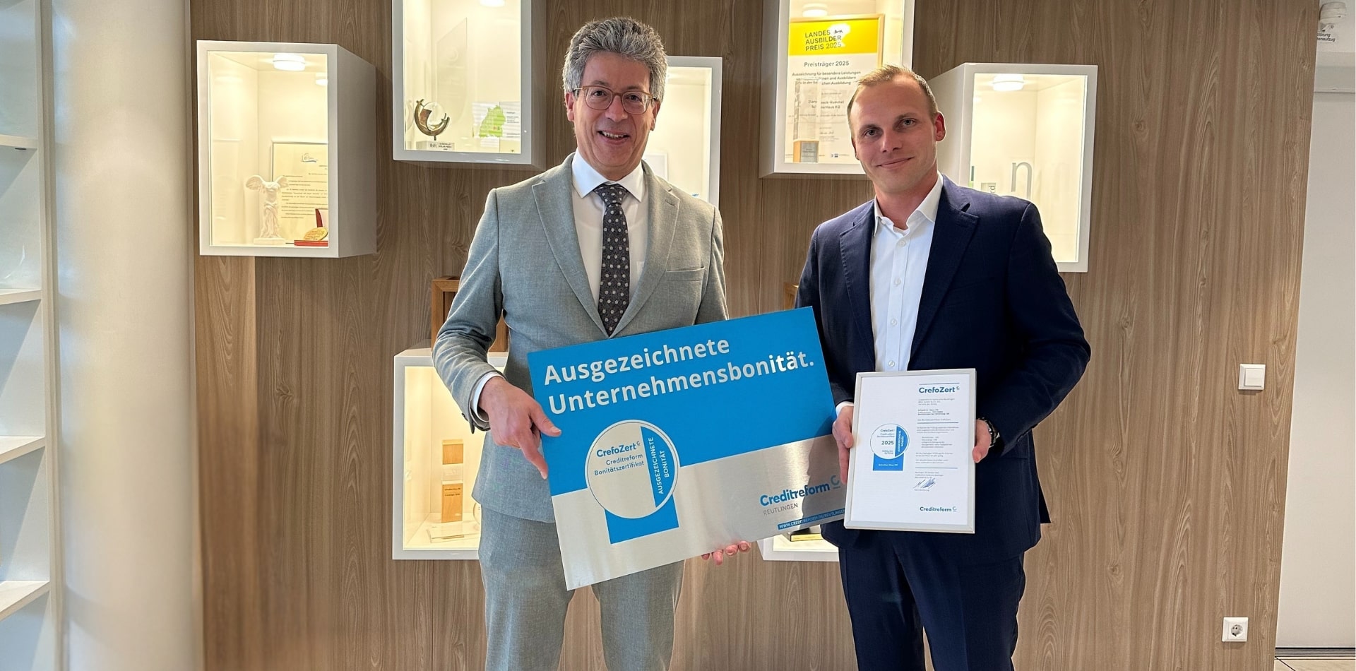 Übergabe CrefoZert 2025 an SchwörerHaus