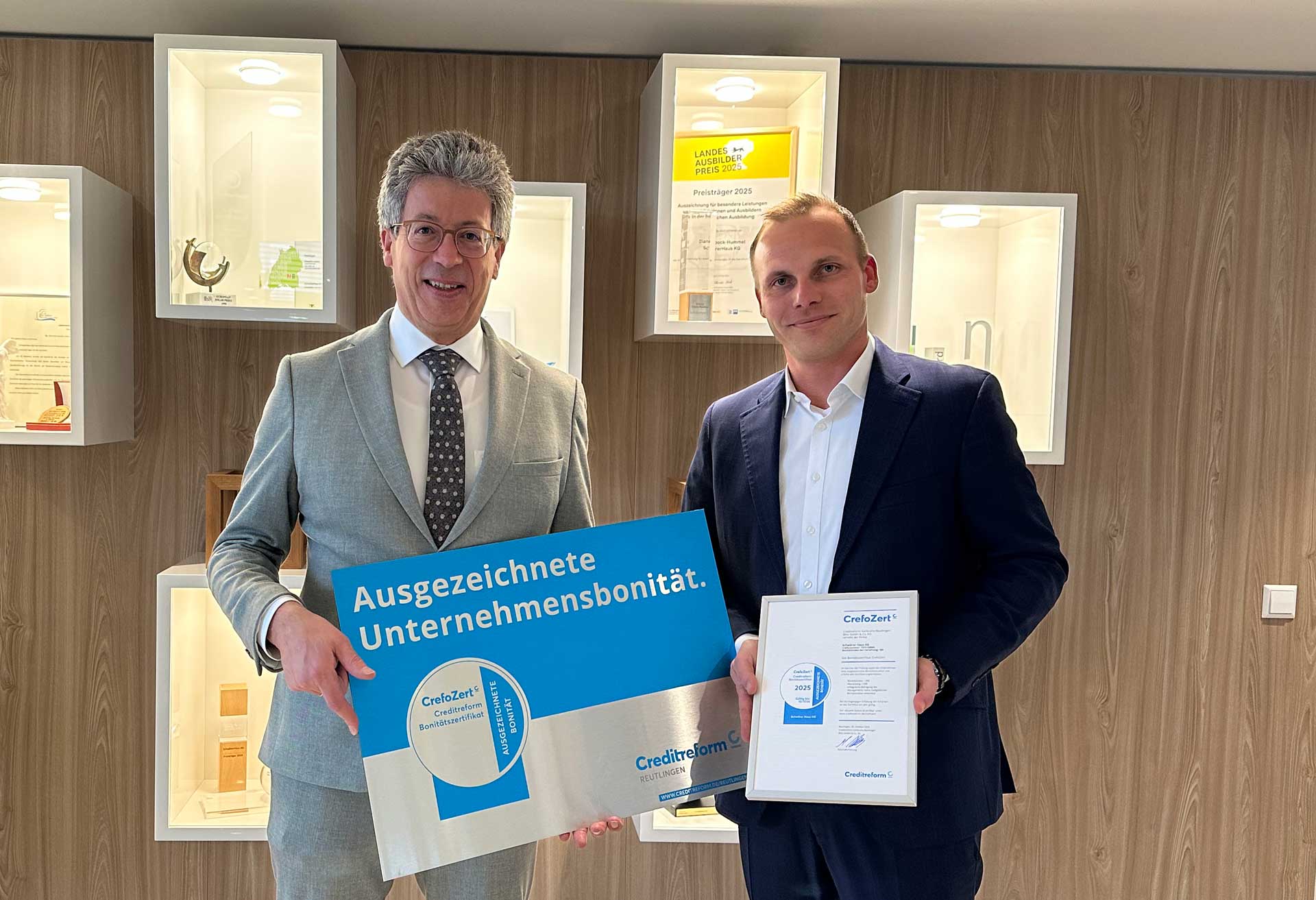 Übergabe CrefoZert 2025 an Johannes Schwörer