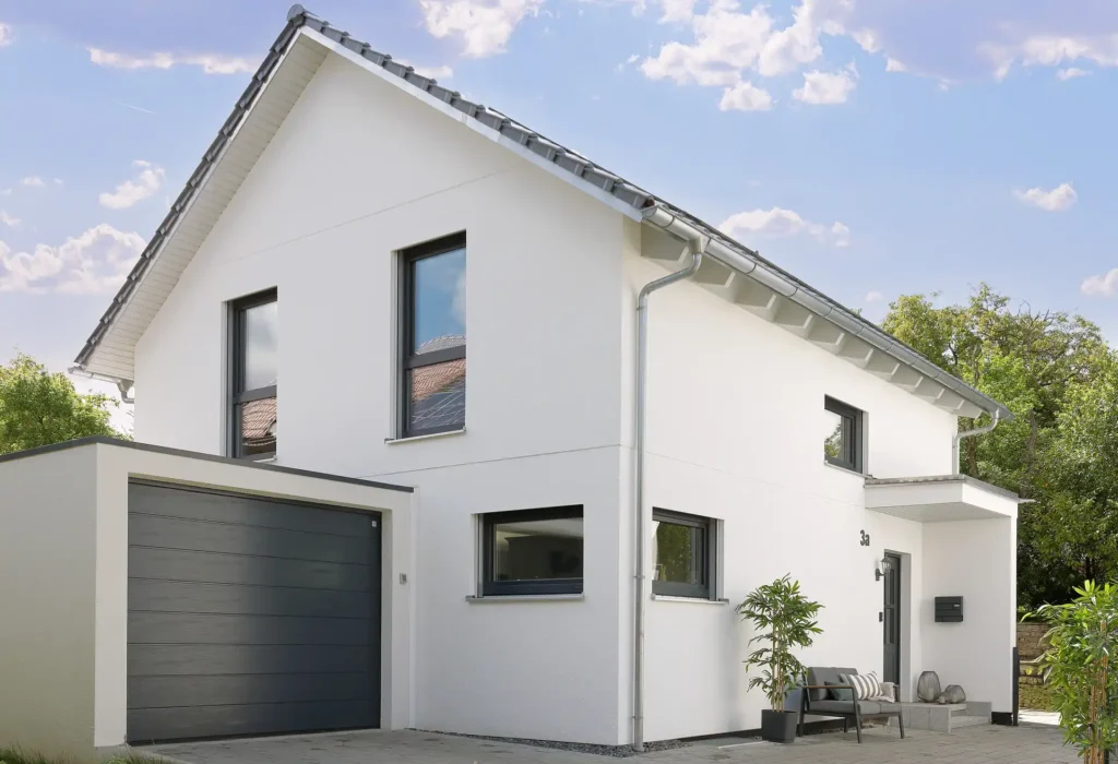 Schwörer-Aktionshaus mit Putzfassade und Garage
