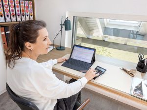 Individueller Homeoffice-Arbeitsplatz mit Einbaumöbeln nach Maß