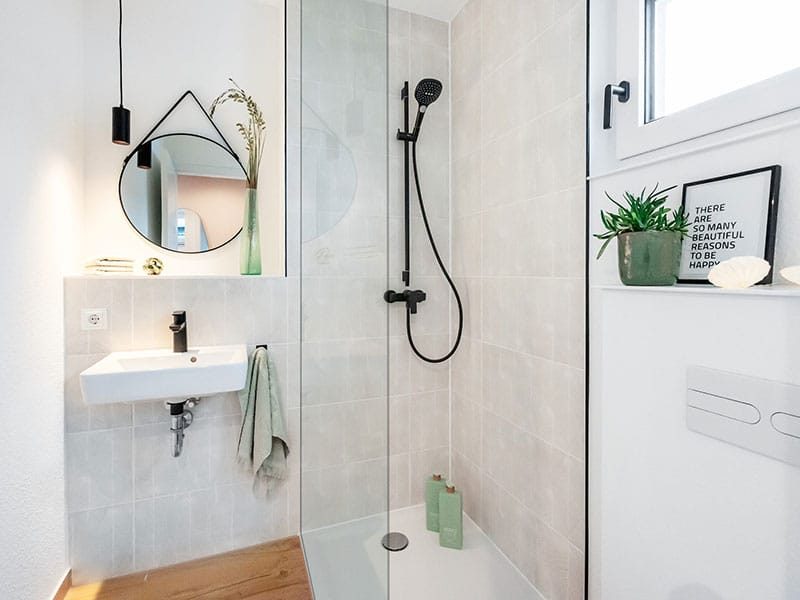 Aktionshaus-Bad-moderne-Dusche