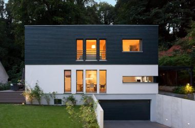 Architektenhaus mit Doppelgarage im Keller
