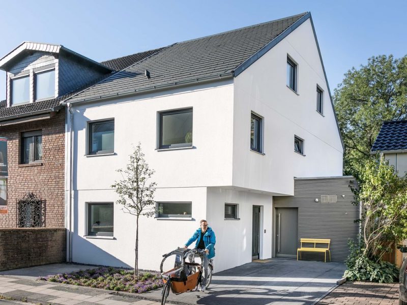 Bauen-im-Bestand-Satteldachhaus-mit-Anbau
