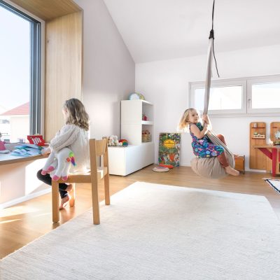 Kinderzimmer mit Sitzfenster