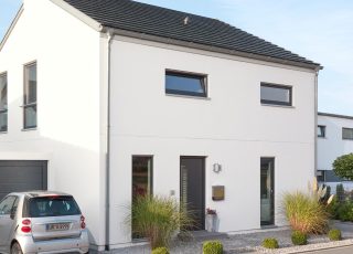 Modernes Einfamilienhaus mit Garage