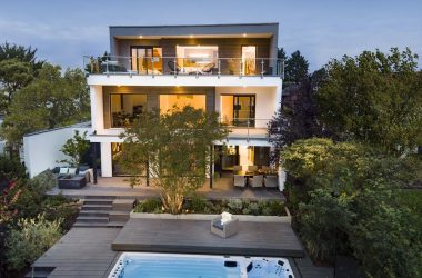 Schoelerhaus-Bauhausvilla-Schwimmbad