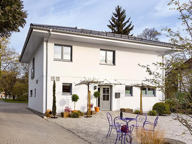 stadtvilla-weisse-putzfassade